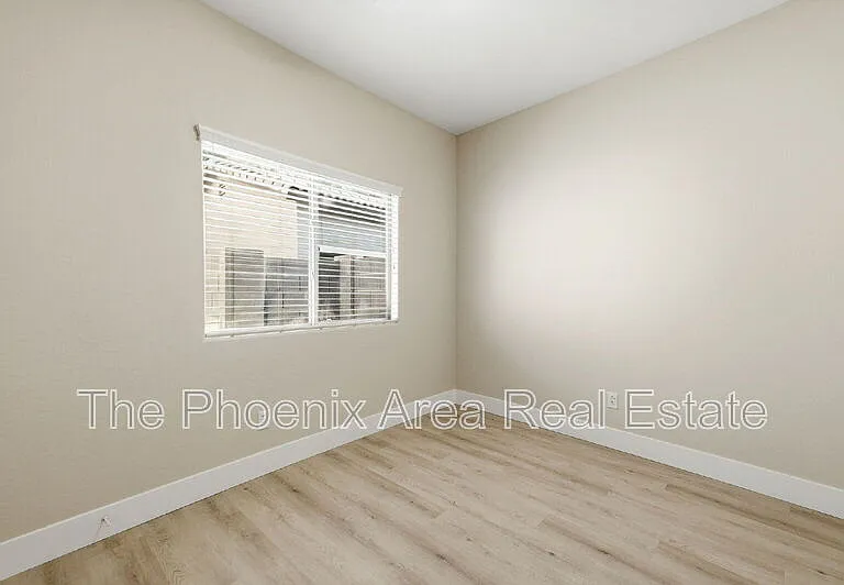 554 E San Carlos Way — Photo 20