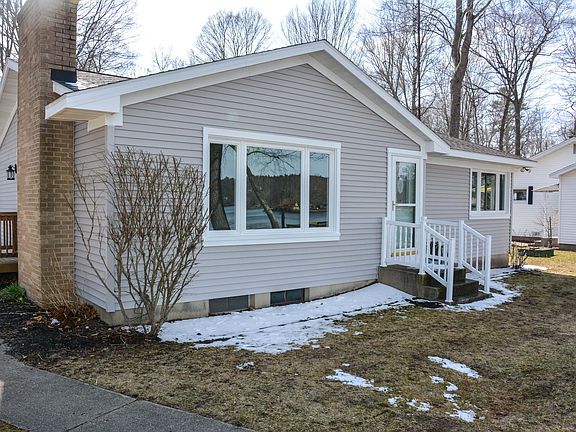 3rd image of 5847 Lakeshore Dr