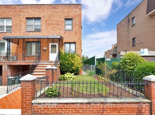 6823 61st Rd, Middle Village, NY 11379