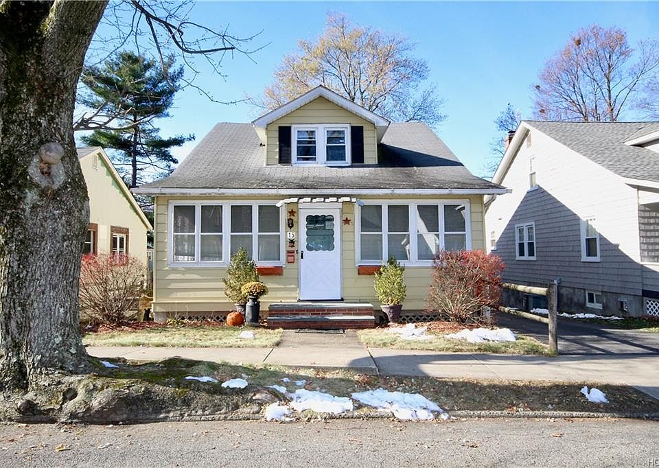 1st image of 15 Roosevelt Pl