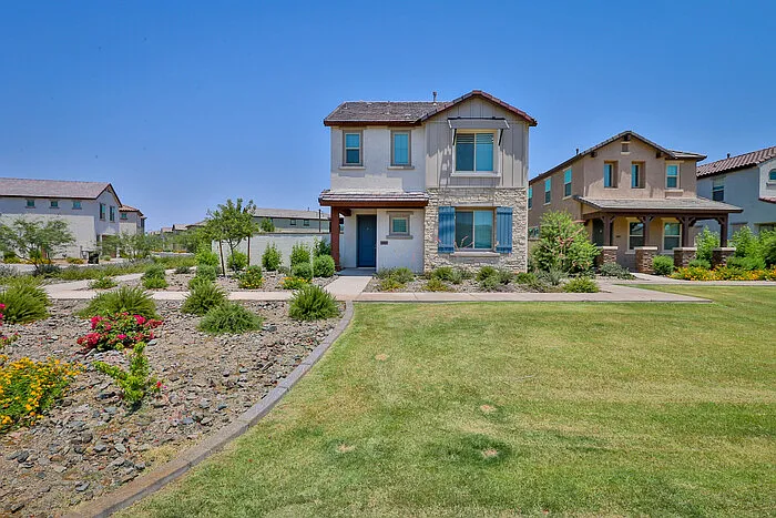 4 bed, 3.5 bath, 2165 sqft, $2,650 — Photo 3