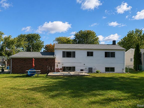 4th image of 11424 Hazel Ave