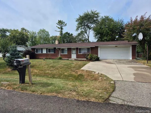 41740 Aspen Dr, Novi, MI 48375