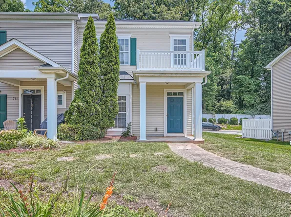 745 Plaza Walk Dr, Charlotte, NC 28215