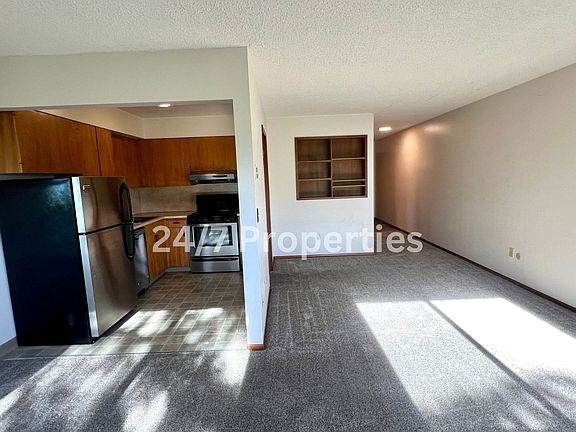 5th image of 1111 SW Gaines St APT 6