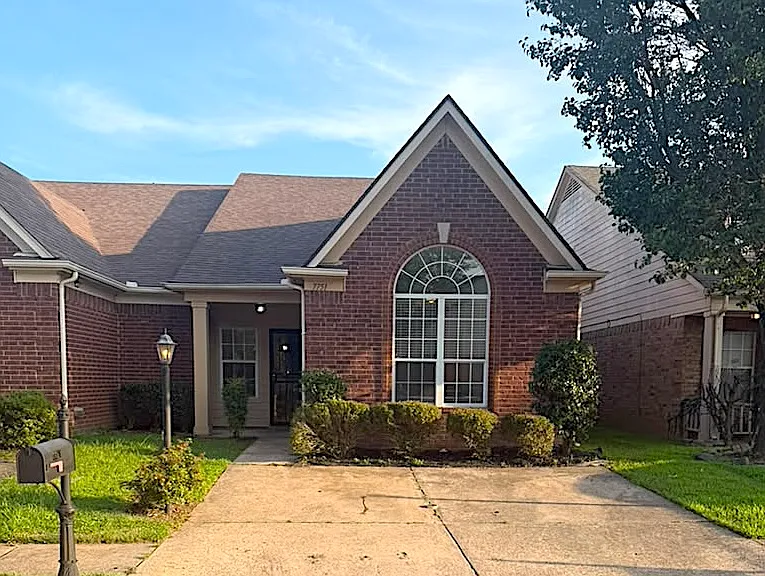 7751 Lipscomb Dr — Photo 1