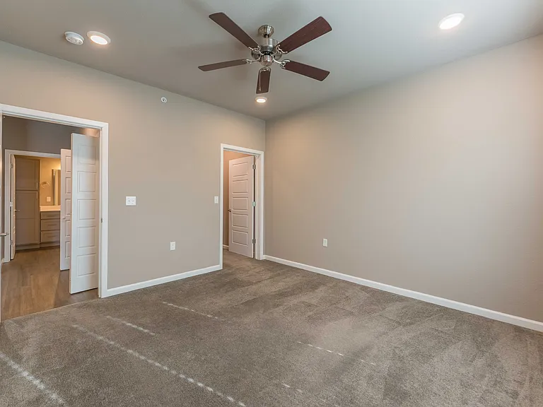 Coryell Commons — Photo 108