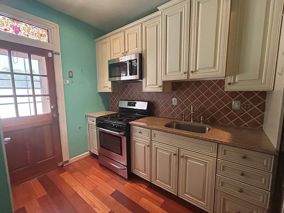 1934 Edison Ave #1