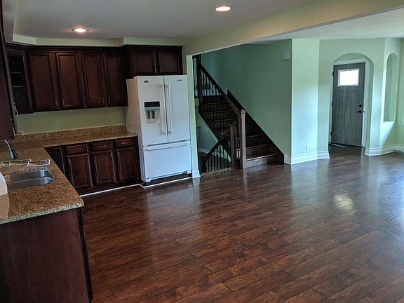 5th image of 716 W Berkley Dr