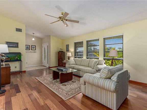 5th image of 1037 NE Quinn Pl