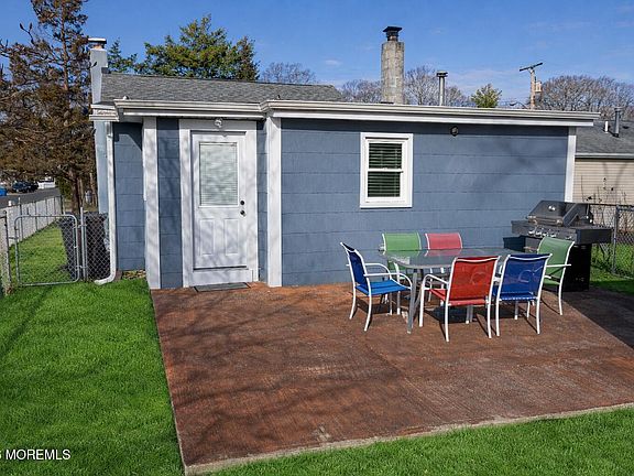 3rd image of 17 George Rd