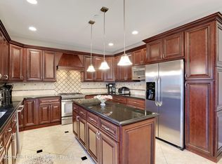 14 White Oak Ln, Aberdeen, NJ 07747