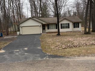 142 Winding Dr, Houghton Lake, MI