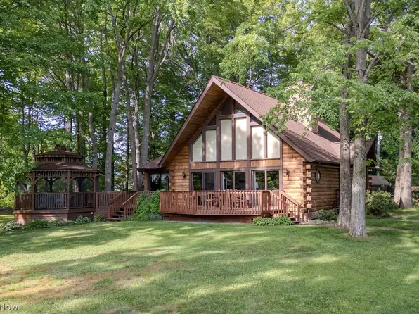 8205 Peck Rd, Ravenna, OH 44266