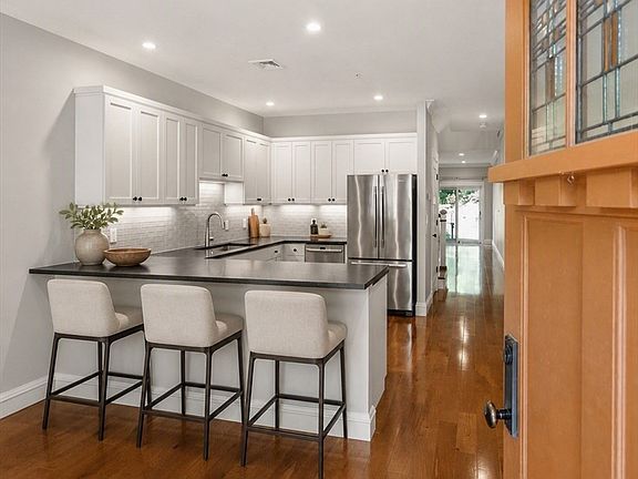 5th image of 2 Abbey Rd Unit 2
