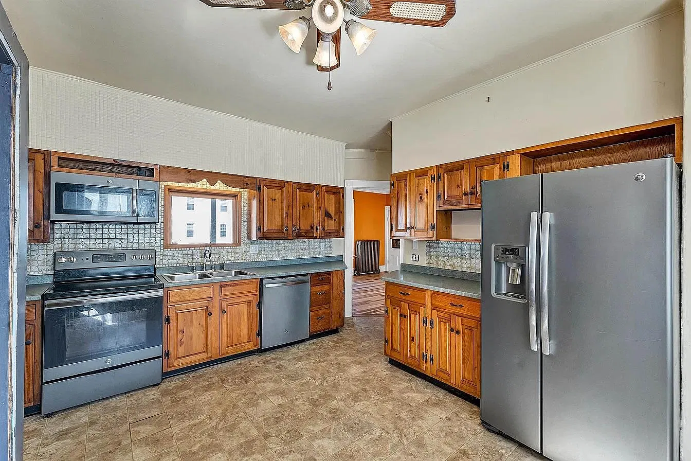 2 bed, 1000 sqft, $2,400 — Photo 1