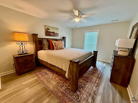 4th image of 100 Webster Way