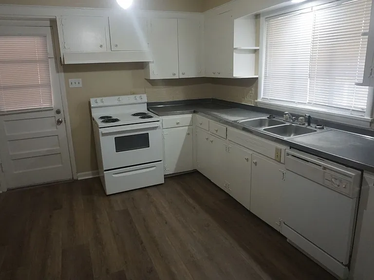 4007 Glenmere Rd — Photo 2