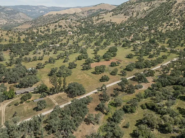 26045 Pittman Hill Rd, Clovis, CA 93619