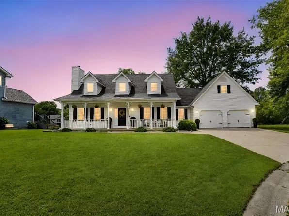 270 Canterbury Ln, Highland, IL 62249