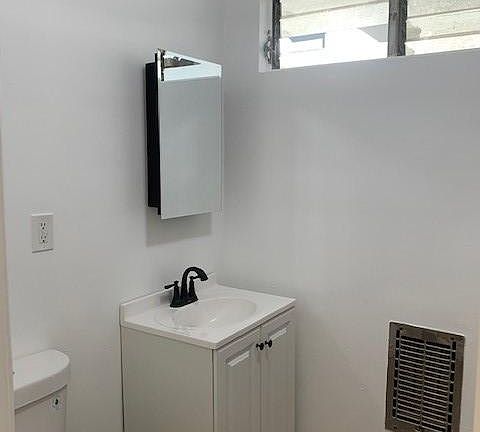 5th image of 5105 Bakman Ave #1