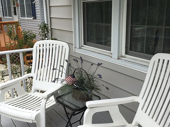 3rd image of 216 Swan Blvd