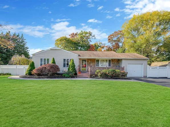 14 Kirk Avenue, Ronkonkoma, NY 11779