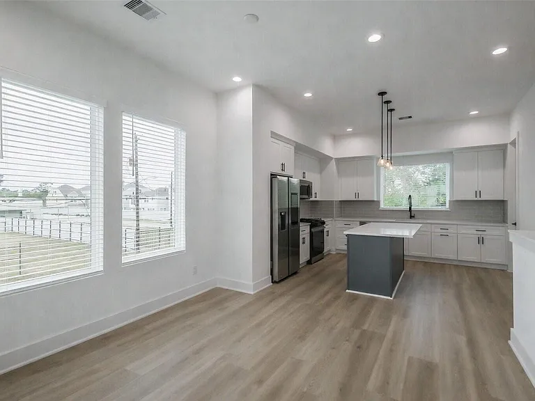 5703 Balbo St #F — Photo 16
