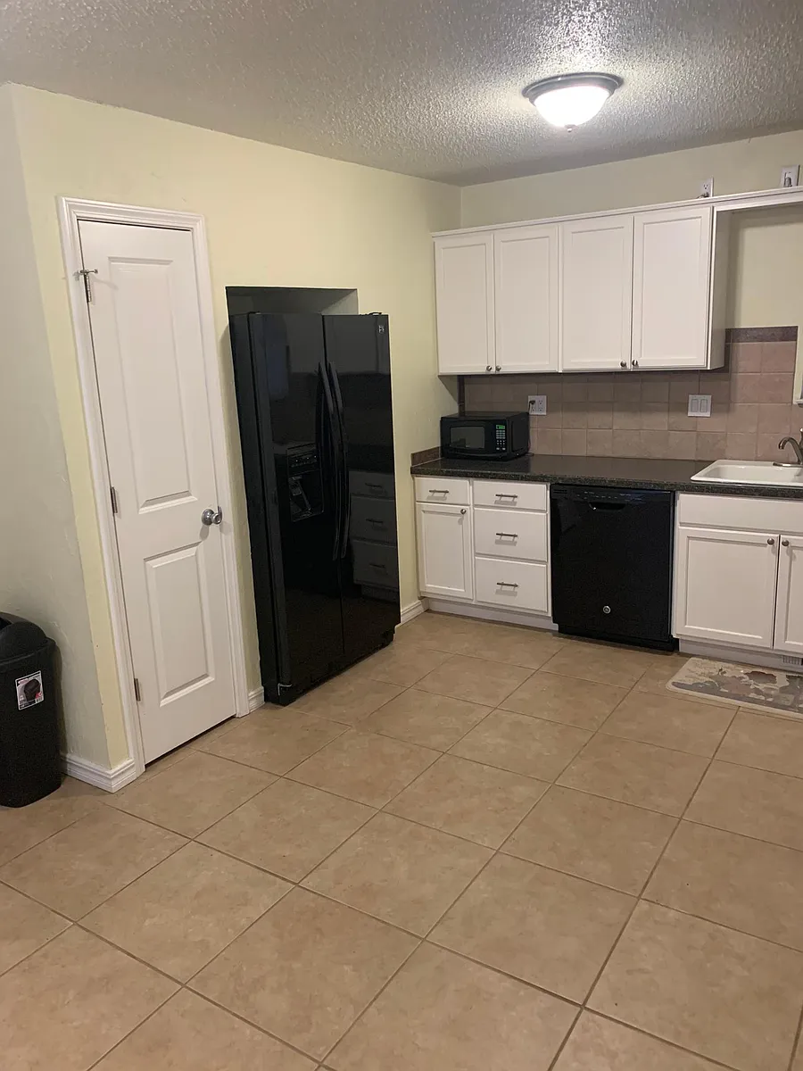 Building Photo - W Silver Meadow Dr