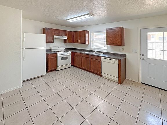 3rd image of 2106-2118 E Arbors Ave #2106