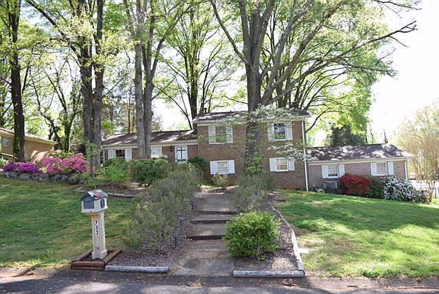 1st image of 733 Ferndale Dr