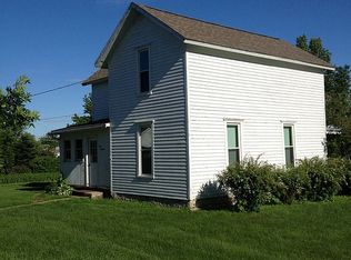 414 E 9th St, Vinton, IA 52349