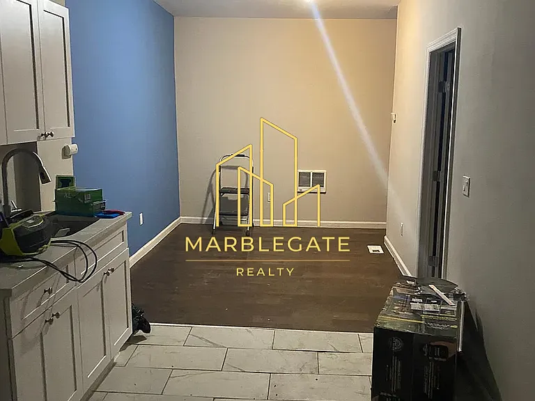 152 S 10th St #33 — Photo 11