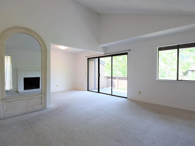 436 Bernice Ln — Photo 6