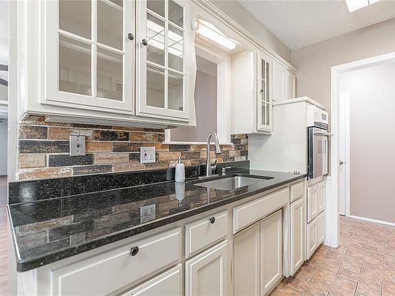 4th image of 5701 NW 58th St