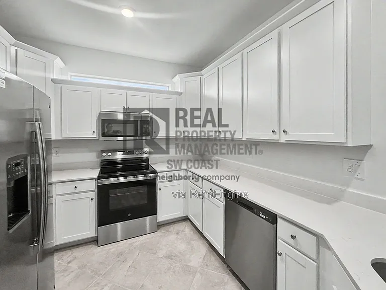 20501 Hazelnut Ct S — Photo 14