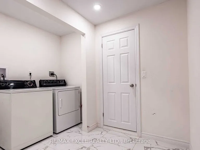 899 Glen St — Photo 12