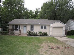 7604 Windsor Dr, Prairie Village, KS 66208