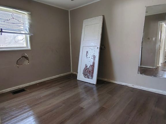 5th image of 635 Dayton Ave