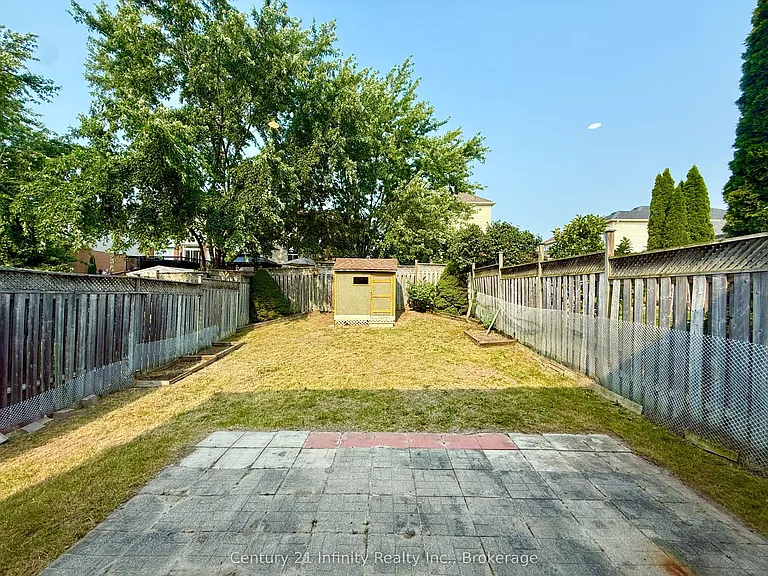 1171 Springbank Dr — Photo 18
