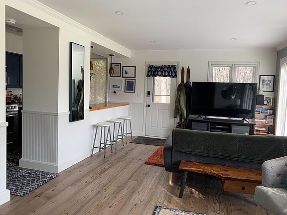 Open living concept with abundant natural light!