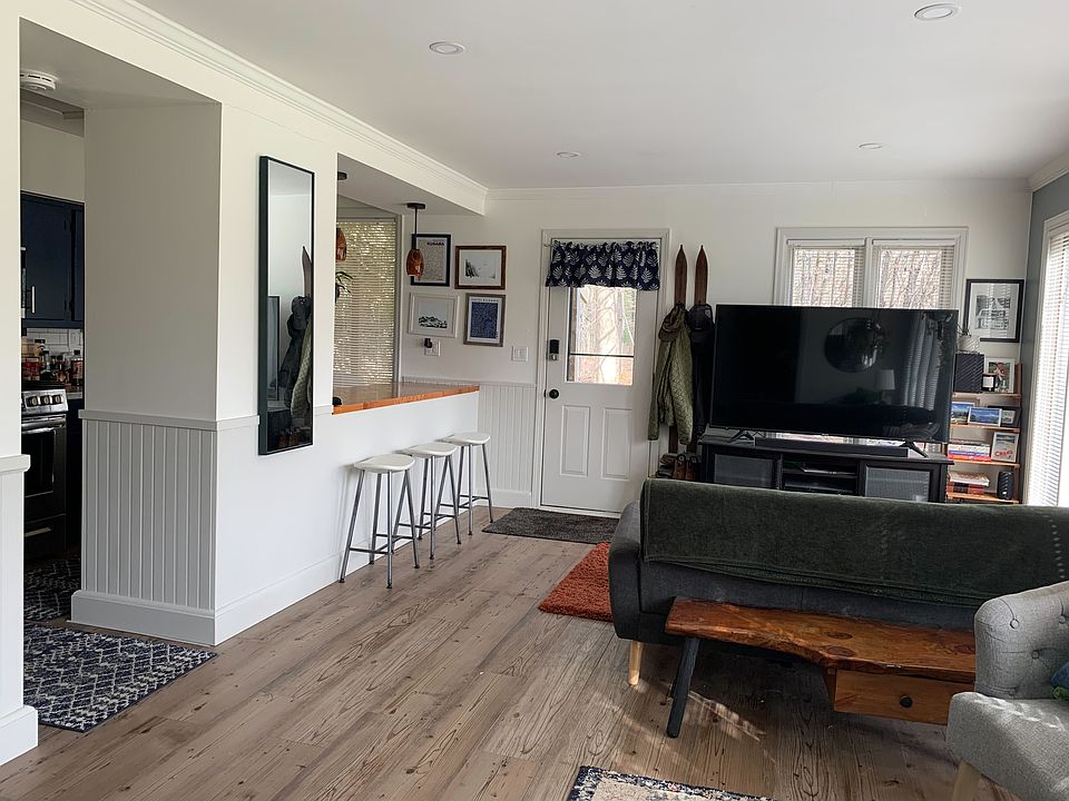 Open living concept with abundant natural light!