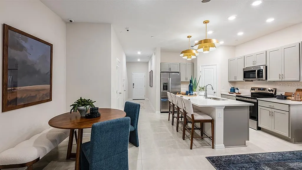 2 bed, 2.0 bath, 1087 sqft, $2,180 — Photo 3