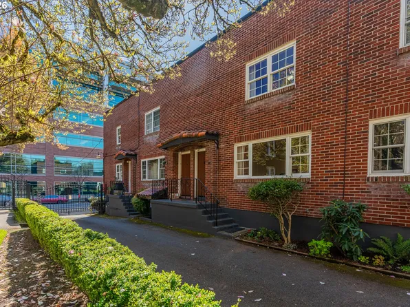 4341 NE Halsey St APT 18, Portland, OR 97213