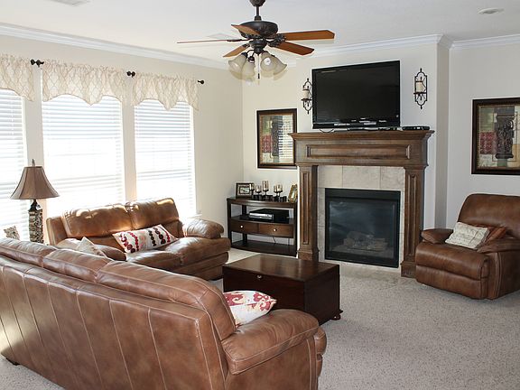 5th image of 5905 Oak Creek Dr