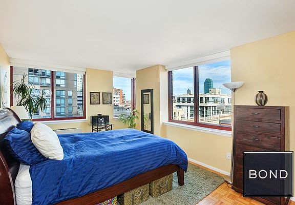 5th image of 4-74 48th Ave APT 7G