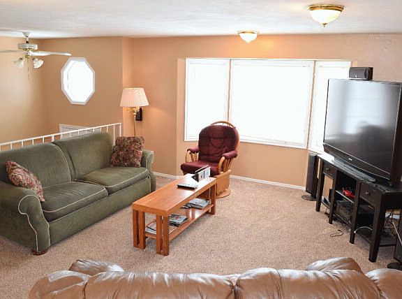 3rd image of 828 Calliope Ln