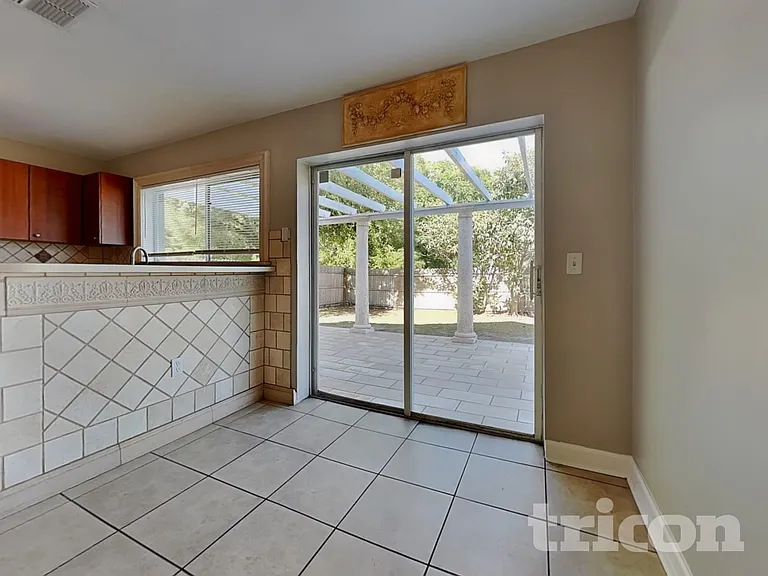 10221 Summerview Cir — Photo 4