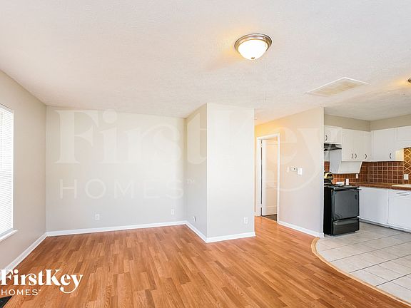 3rd image of 4916 Barlow Dr