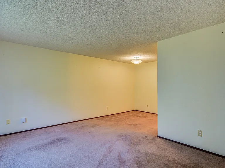 M0646-Prairie Village - 304 N. Main St — Photo 5